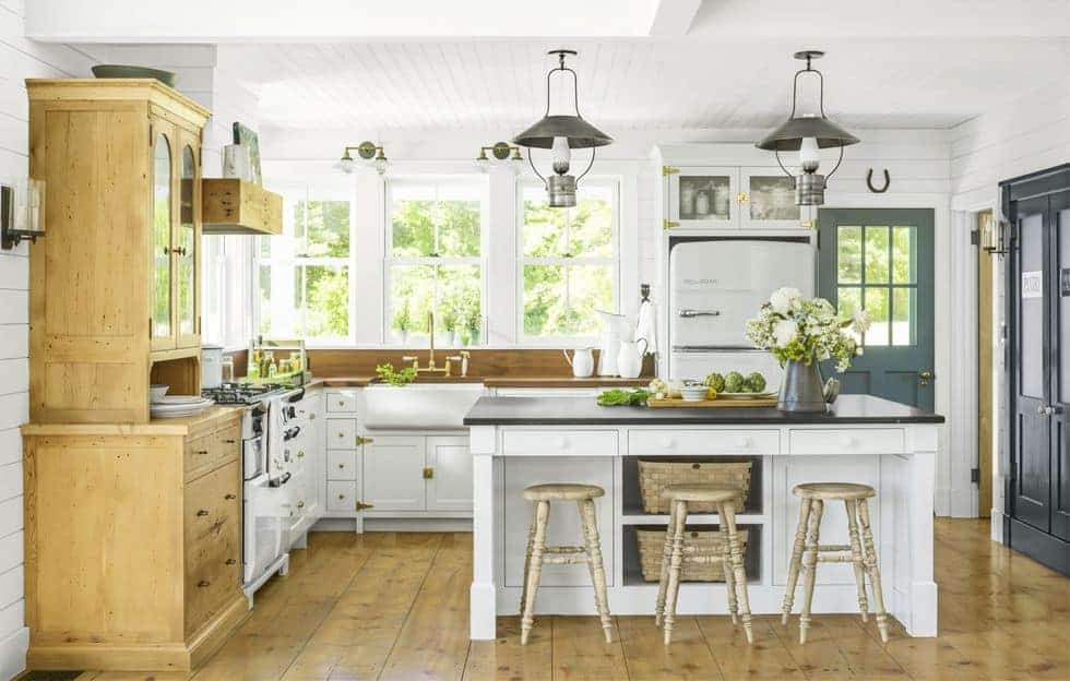 white farmhouse kitchen