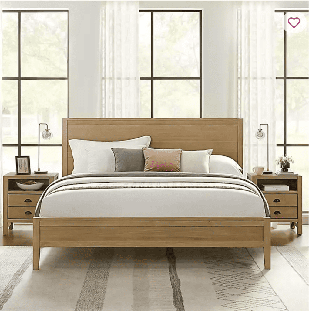 HOW TO MAKE A KING-SIZE BED WORK IN A SMALL ROOM