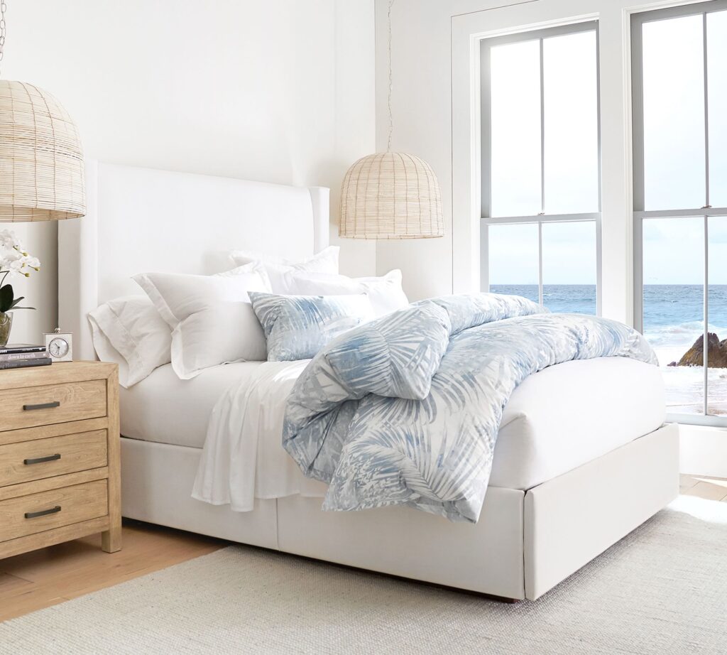 HOW TO MAKE A KING-SIZE BED WORK IN A SMALL ROOM