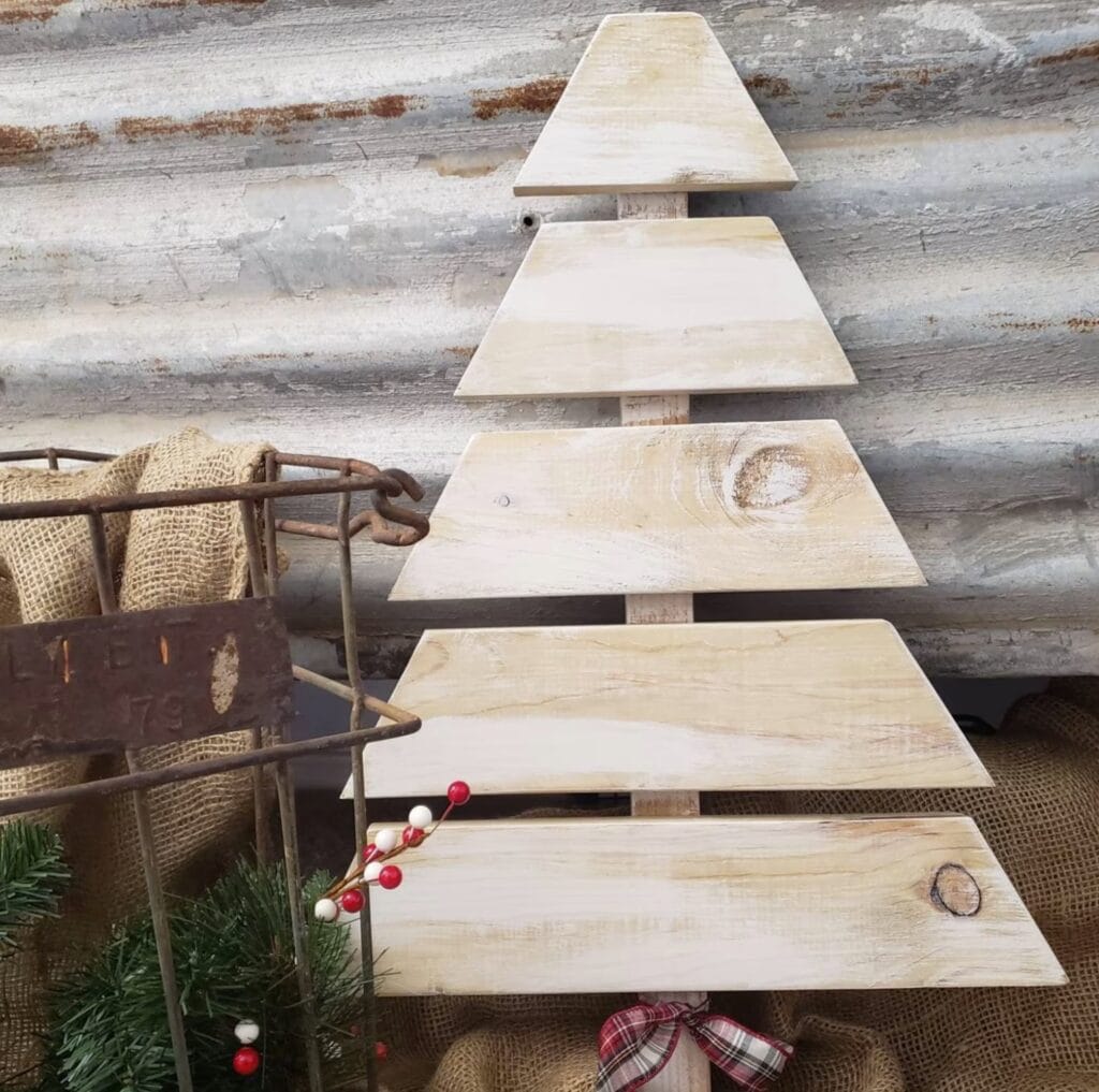 Pallet Christmas tree for boho Christmas decor ideas